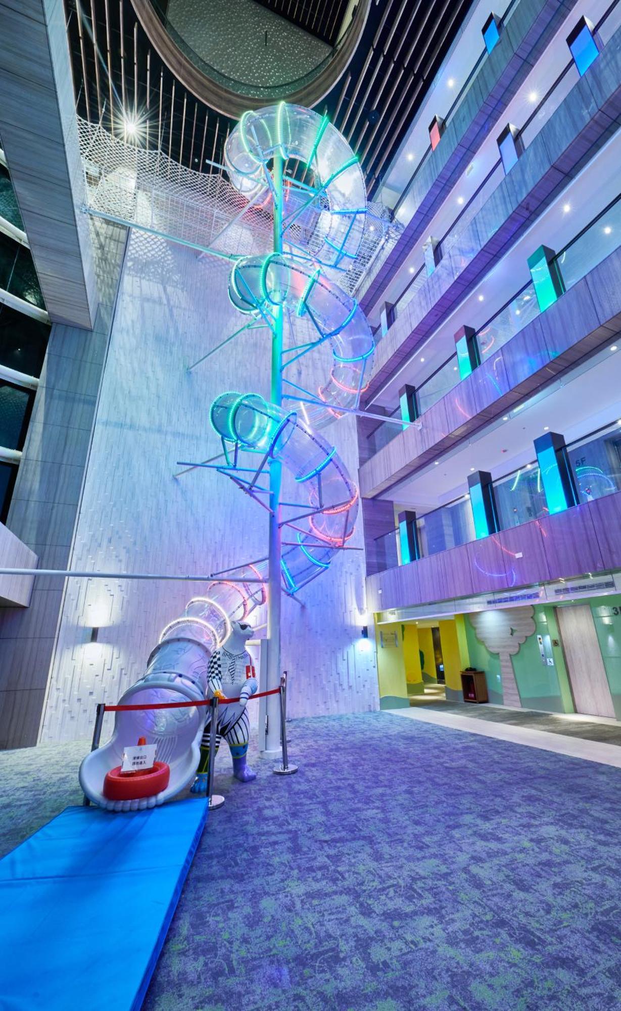 Grand Bay Resort Hotel Heng-ch'un Eksteriør bilde The Helix, the main staircase at the National University of Ireland, Galway